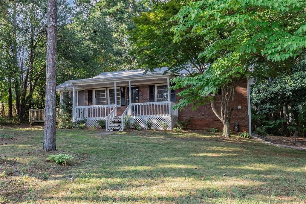 2 bedroom, 1 bathroom, 1,008 sq ft single family residence for rent at 850 Red Barn Road, Acworth, GA 30102 for $1,650 a month — photo 1 of 34