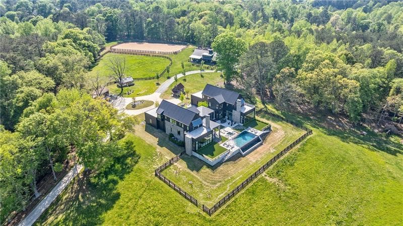 6 bedroom, 8 bathroom, 10,876 sq ft single family residence for sale at 14200 Hopewell Road, Milton, GA 30004 — photo 3