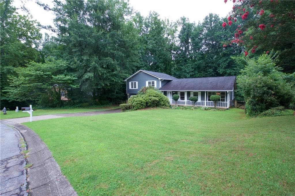 3 bedroom, 2 bathroom, 1,606 sq ft single family residence for rent at 3328 Mountain Hollow Drive, Marietta, GA 30062 for $2,200 a month — photo 2