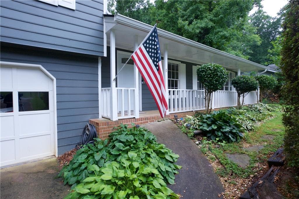 3 bedroom, 2 bathroom, 1,606 sq ft single family residence for rent at 3328 Mountain Hollow Drive, Marietta, GA 30062 for $2,200 a month — photo 3