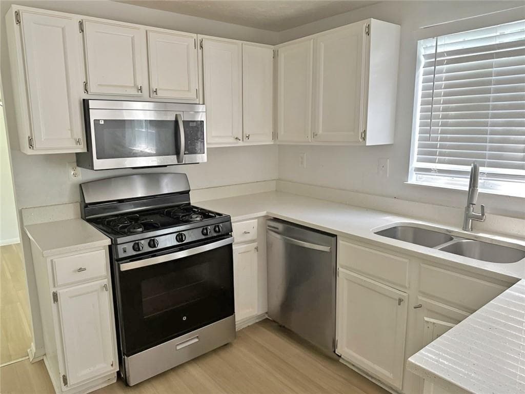 3 bedroom, 3 bathroom, 1,799 sq ft single family residence for sale at 1906 Madras Court, Lithonia, GA 30058 — photo 8