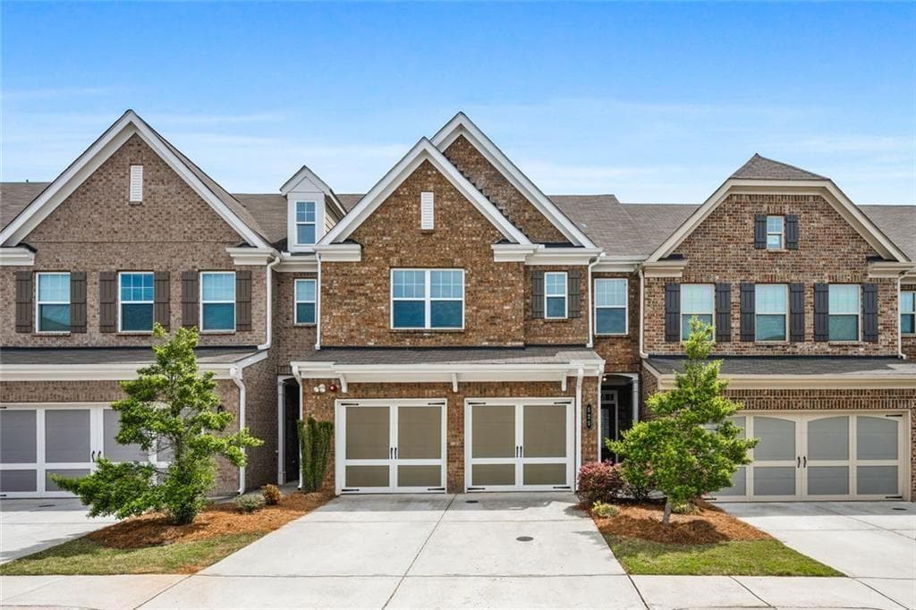3 bedroom, 3 bathroom, 2,513 sq ft townhouse under contract at 525 Coral, Marietta, GA 30064