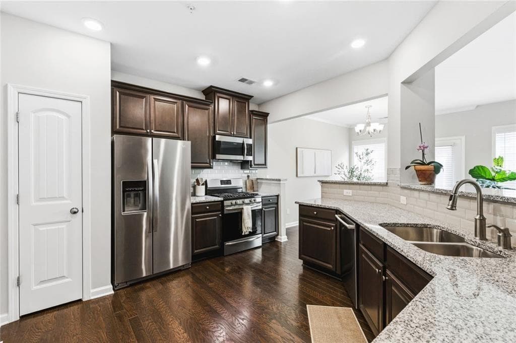 3 bedroom, 3 bathroom, 2,513 sq ft townhouse under contract at 525 Coral, Marietta, GA 30064 — photo 6
