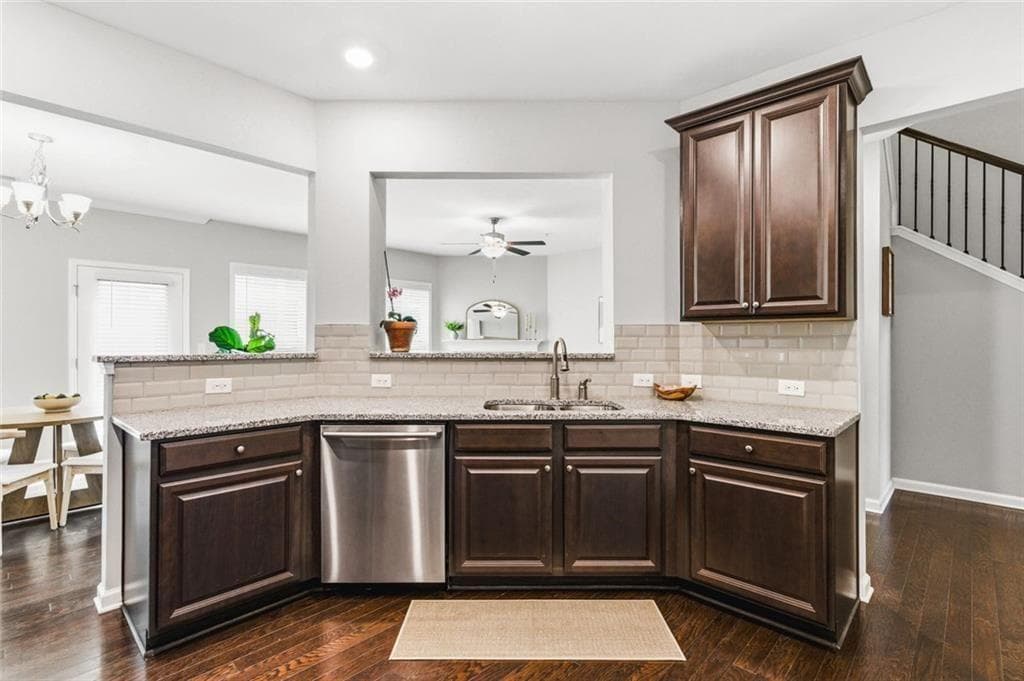 3 bedroom, 3 bathroom, 2,513 sq ft townhouse under contract at 525 Coral, Marietta, GA 30064 — photo 8