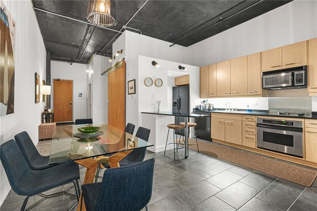 2 bedroom, 2 bathroom, 1,312 sq ft condominium for sale at 123 Luckie Street 2209, Atlanta, GA 30303 — photo 6