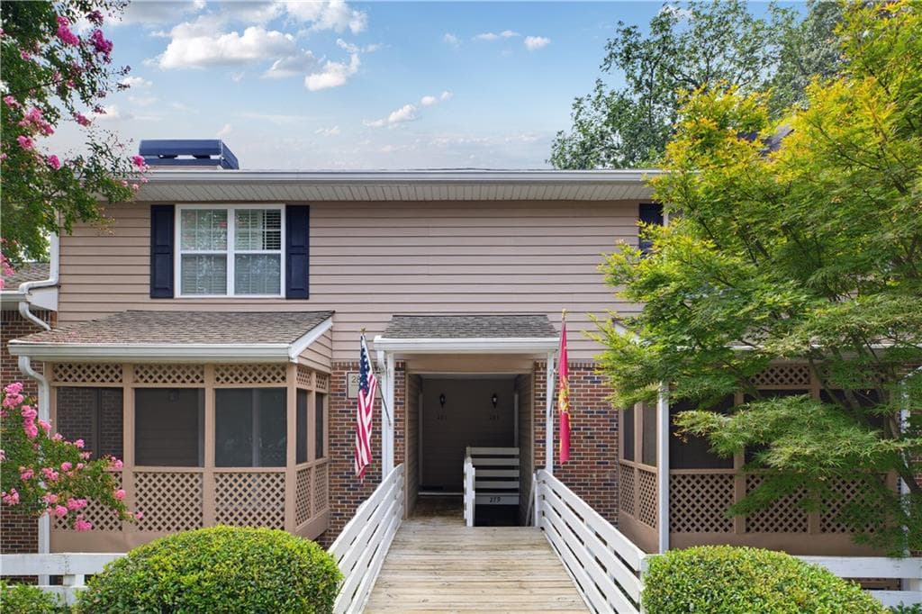 2 bedroom, 2 bathroom, 1,311 sq ft condominium for rent at 279 Quail Run 279, Roswell, GA 30076 for $2,395 a month — photo 2
