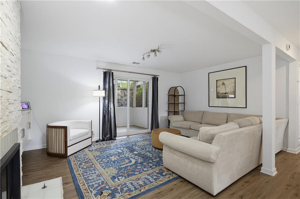 2 bedroom, 2 bathroom, 1,311 sq ft condominium for rent at 279 Quail Run 279, Roswell, GA 30076 for $2,395 a month — photo 5