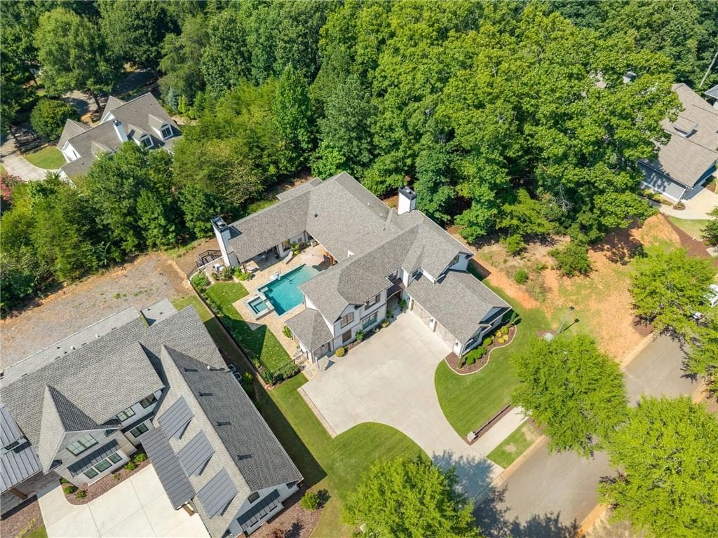 5 bedroom, 5 bathroom, 3,254 sq ft single family residence under contract at 6866 S Bluff Court, Gainesville, GA 30506 — photo 6