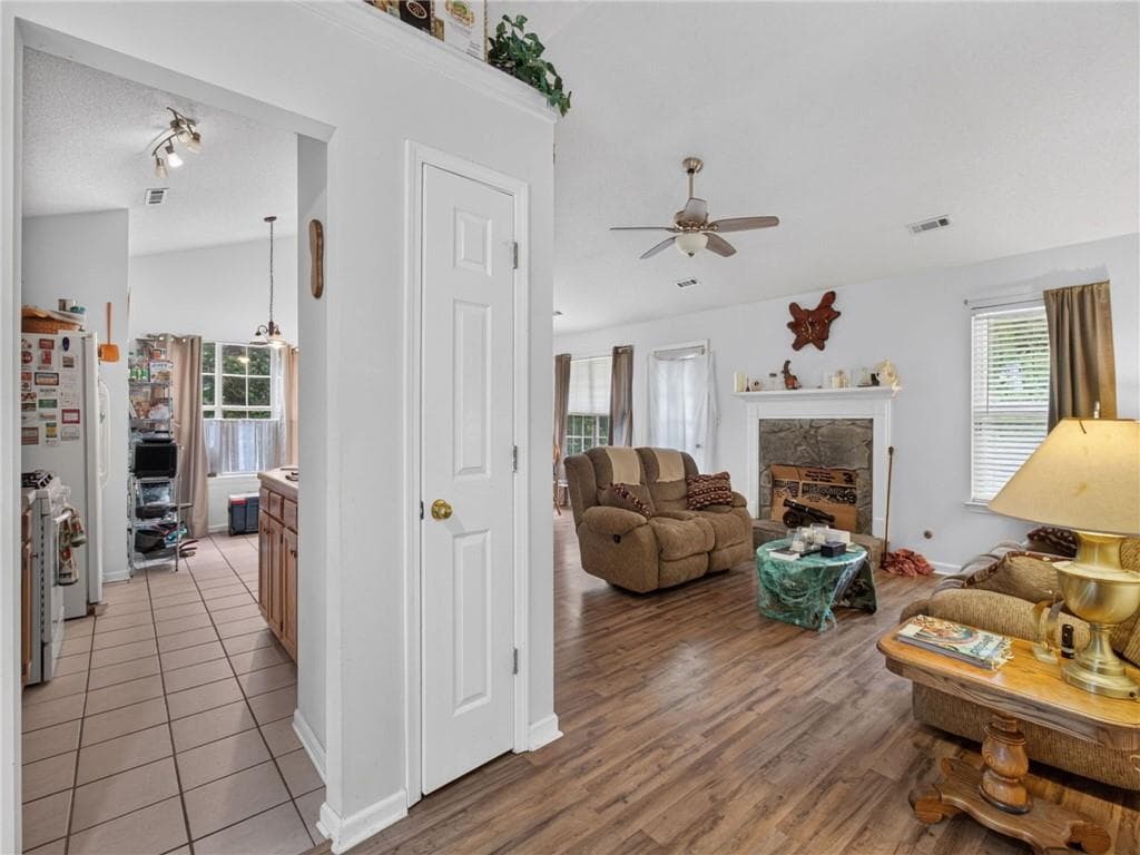 3 bedroom, 2 bathroom, 1,398 sq ft single family residence for sale at 109 Collins Way, Douglasville, GA 30134 — photo 3