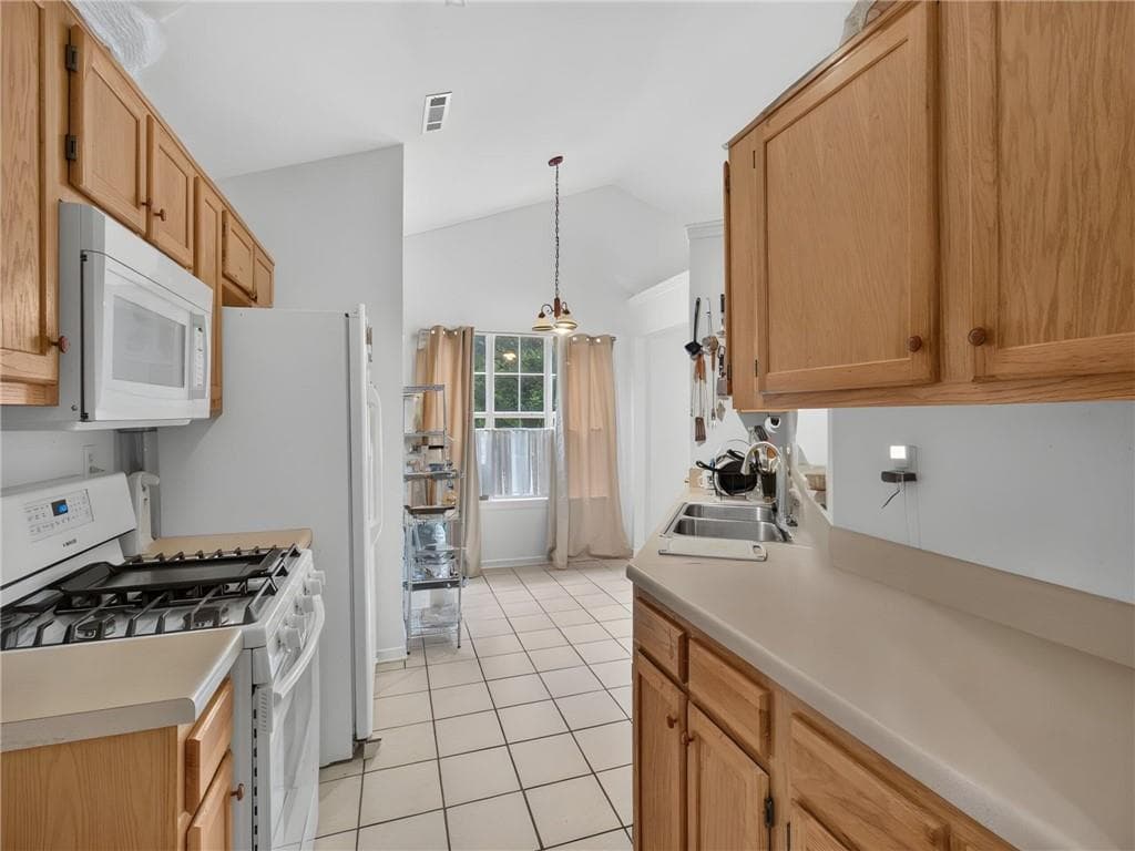 3 bedroom, 2 bathroom, 1,398 sq ft single family residence for sale at 109 Collins Way, Douglasville, GA 30134 — photo 4