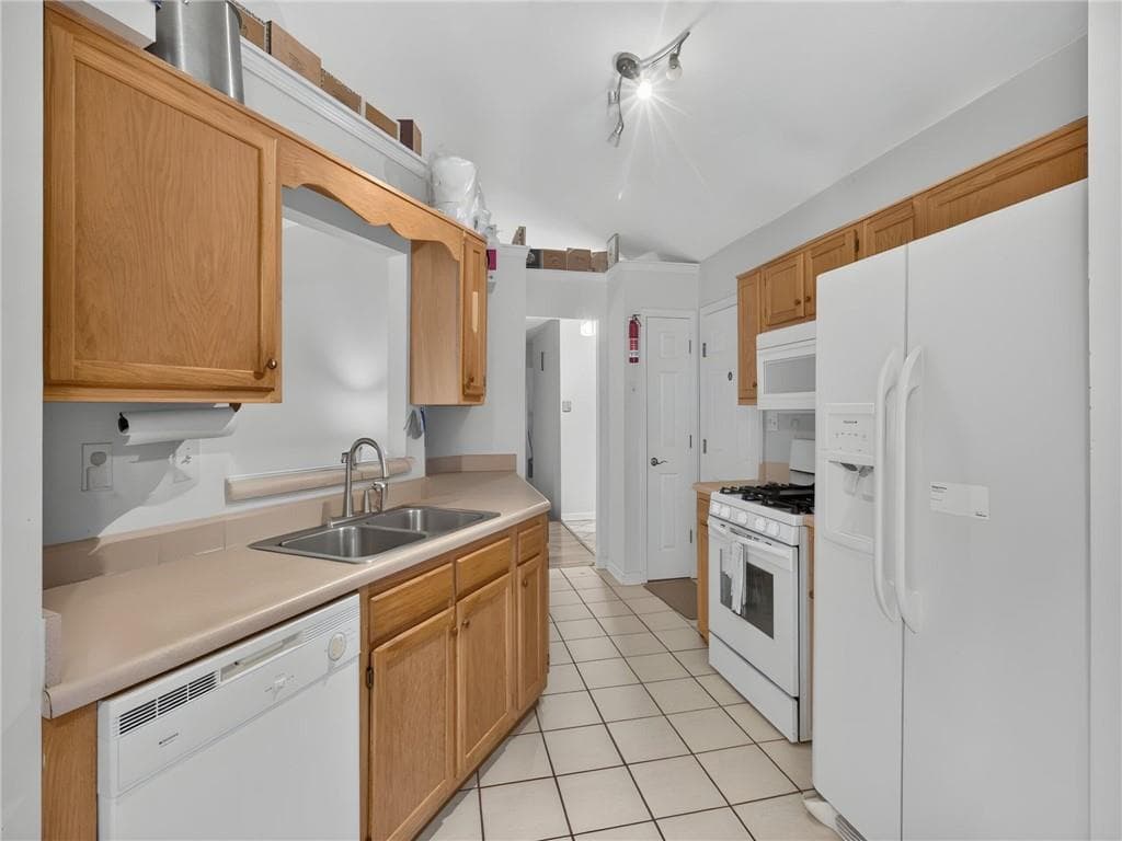 3 bedroom, 2 bathroom, 1,398 sq ft single family residence for sale at 109 Collins Way, Douglasville, GA 30134 — photo 5