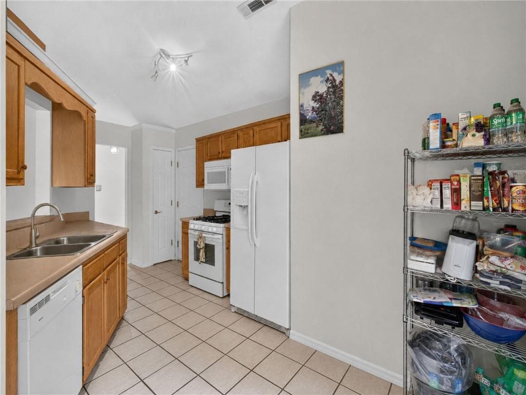 3 bedroom, 2 bathroom, 1,398 sq ft single family residence for sale at 109 Collins Way, Douglasville, GA 30134 — photo 6