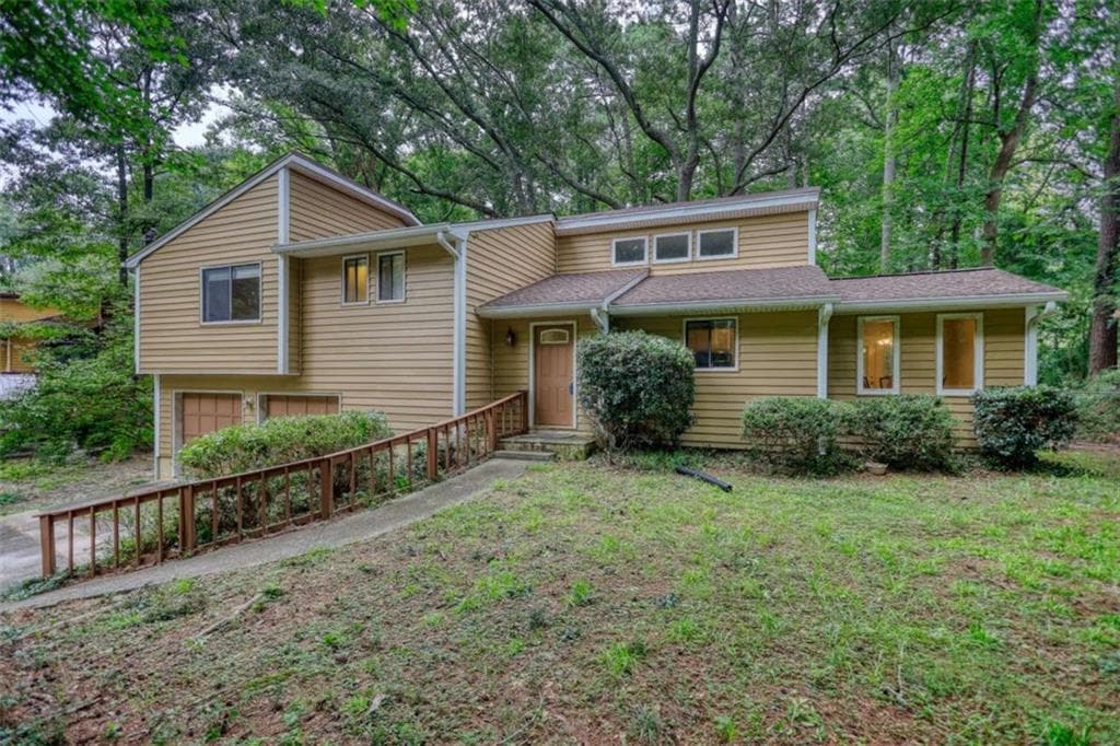 3 bedroom, 2 bathroom, 1,575 sq ft single family residence for sale at 2780 Westminister Lane, Conyers, GA 30012 — photo 2