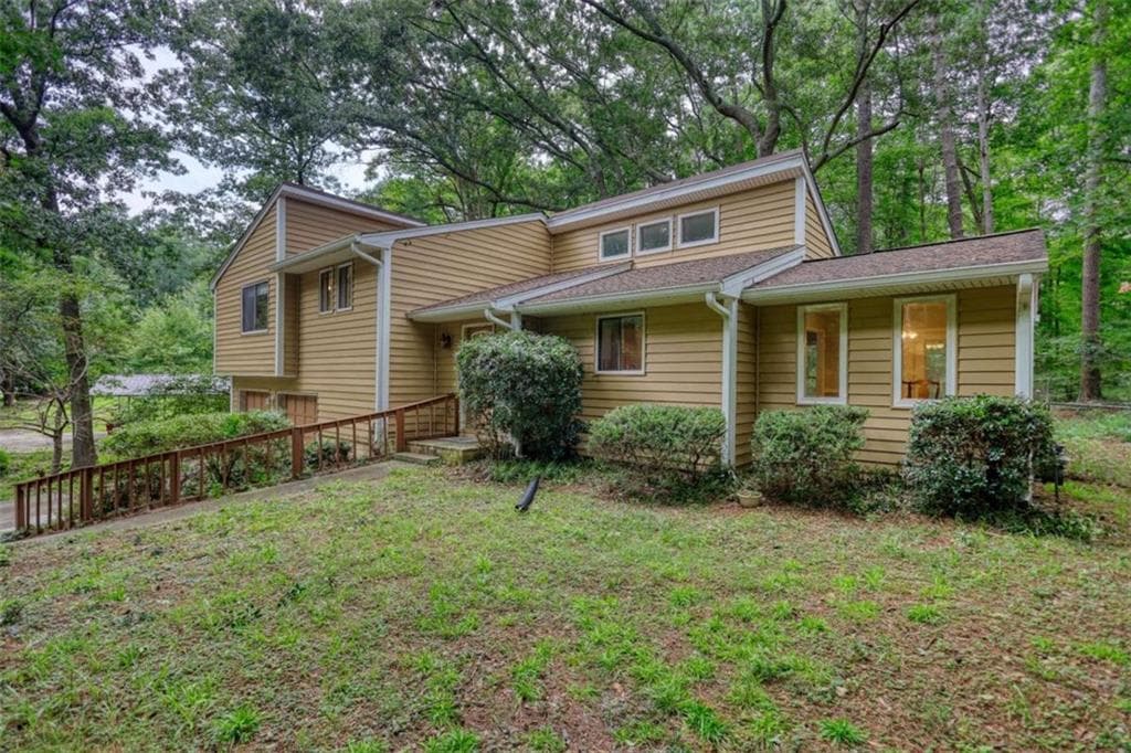 3 bedroom, 2 bathroom, 1,575 sq ft single family residence for sale at 2780 Westminister Lane, Conyers, GA 30012 — photo 6