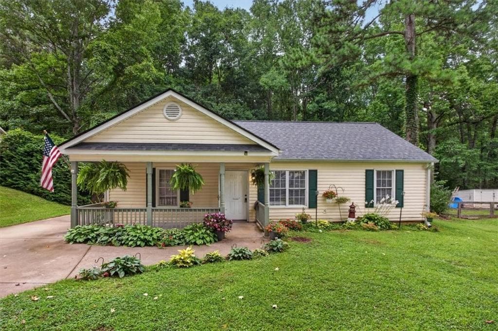 3 bedroom, 2 bathroom, 1,118 sq ft single family residence under contract at 129 Whispering Pine Lane, White, GA 30184 — photo 2