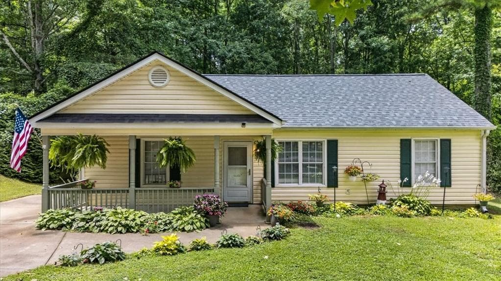 3 bedroom, 2 bathroom, 1,118 sq ft single family residence under contract at 129 Whispering Pine Lane, White, GA 30184 — photo 3