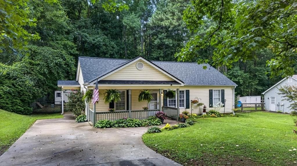 3 bedroom, 2 bathroom, 1,118 sq ft single family residence under contract at 129 Whispering Pine Lane, White, GA 30184 — photo 4