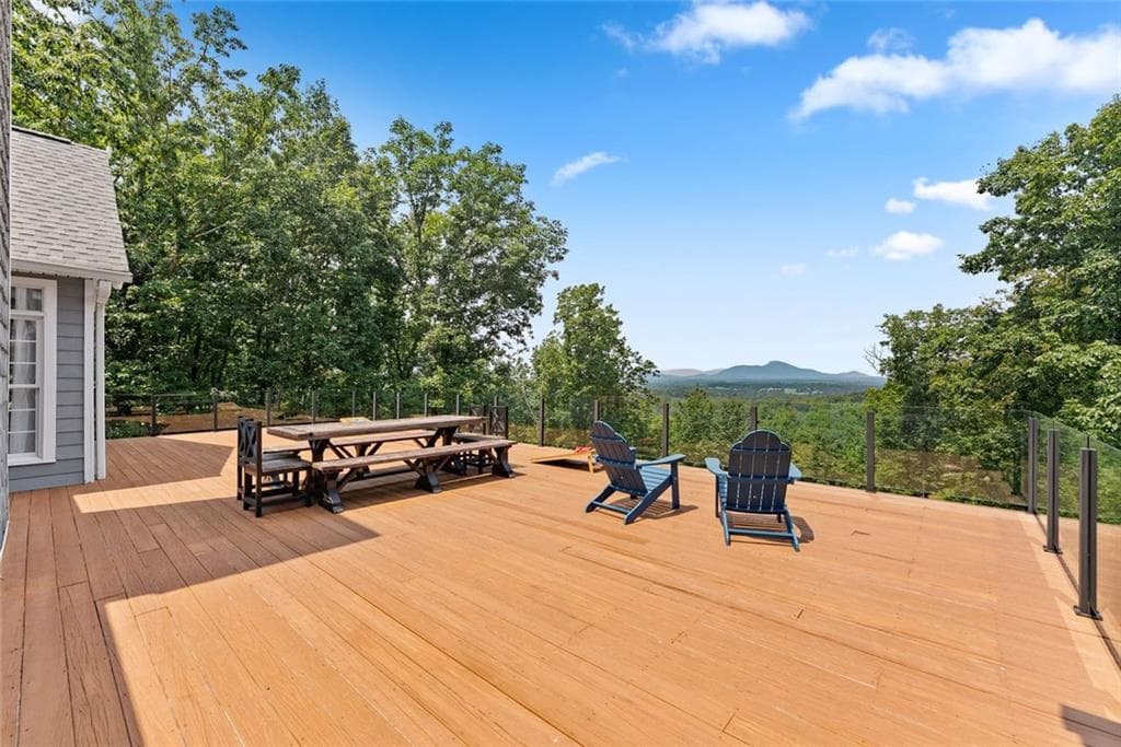 6 bedroom, 4 bathroom, 5,176 sq ft single family residence for sale at 265 Lynda Lane, Cleveland, GA 30528 — photo 2