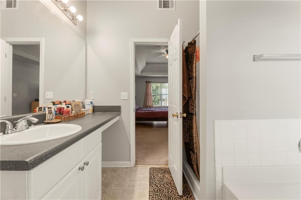 3 bedroom, 2 bathroom, 1,720 sq ft single family residence for sale at 27 Waters Edge Way, Fayetteville, GA 30215 — photo 8
