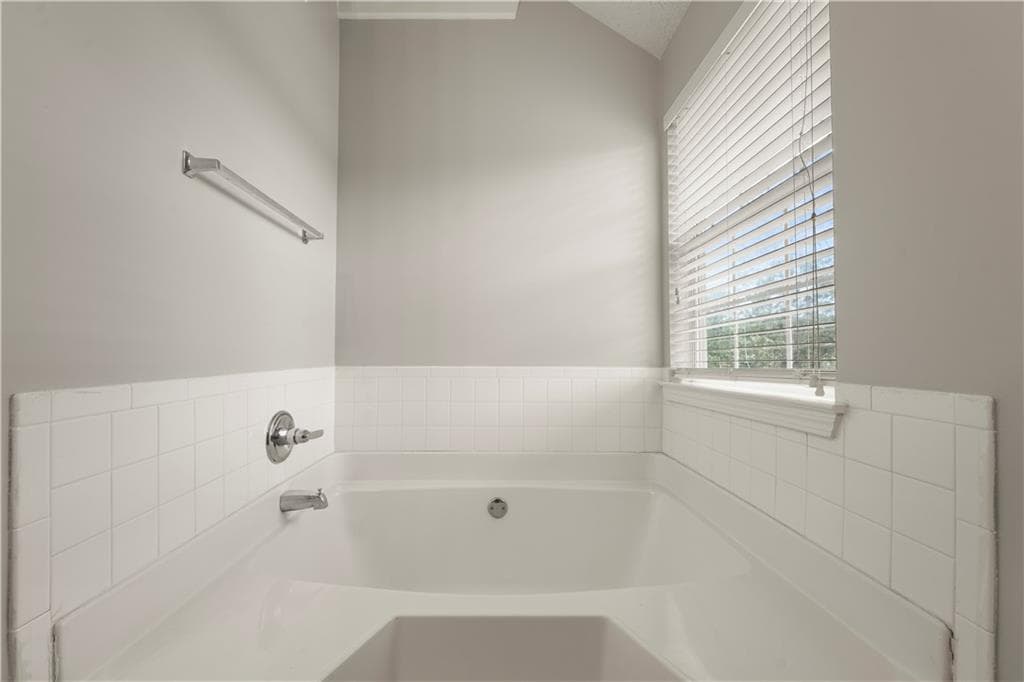 3 bedroom, 2 bathroom, 1,720 sq ft single family residence for sale at 27 Waters Edge Way, Fayetteville, GA 30215 — photo 10