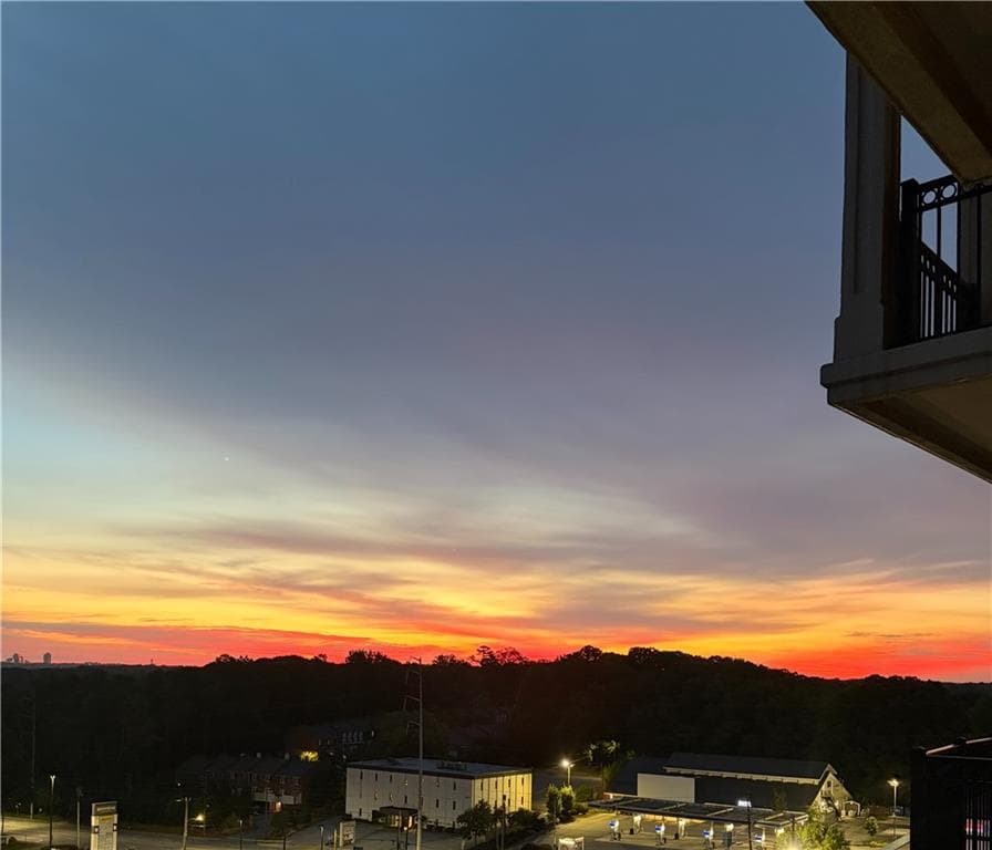 2 bedroom, 2 bathroom, 1,505 sq ft condominium for sale at 3820 Roswell Road 709, Atlanta, GA 30342 — photo 2