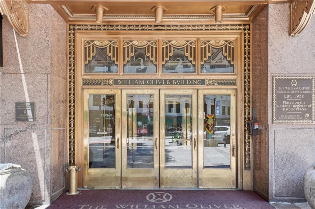 2 bedroom, 2 bathroom, 902 sq ft condominium for sale at 32 Peachtree Street 703, Atlanta, GA 30303 — photo 2
