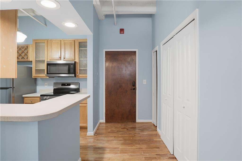 2 bedroom, 2 bathroom, 902 sq ft condominium for sale at 32 Peachtree Street 703, Atlanta, GA 30303 — photo 9