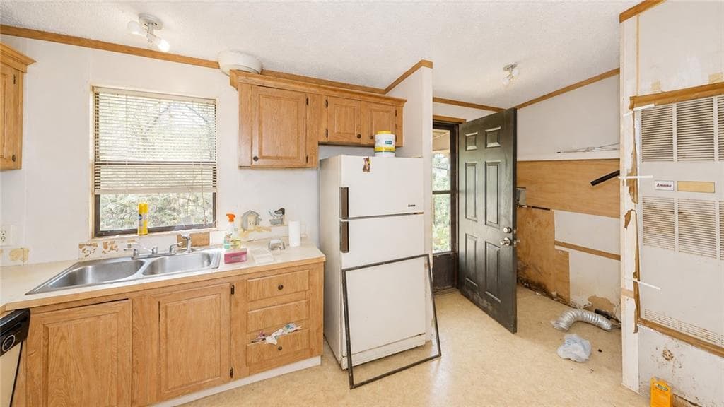 3 bedroom, 2 bathroom, 1,080 sq ft single family residence under contract at 2281 Carr Road, Conyers, GA 30012 — photo 8