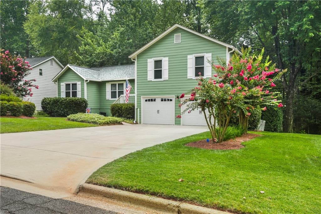 3 bedroom, 2 bathroom, 1,808 sq ft single family residence under contract at 435 Tyson Circle, Roswell, GA 30076 — photo 2
