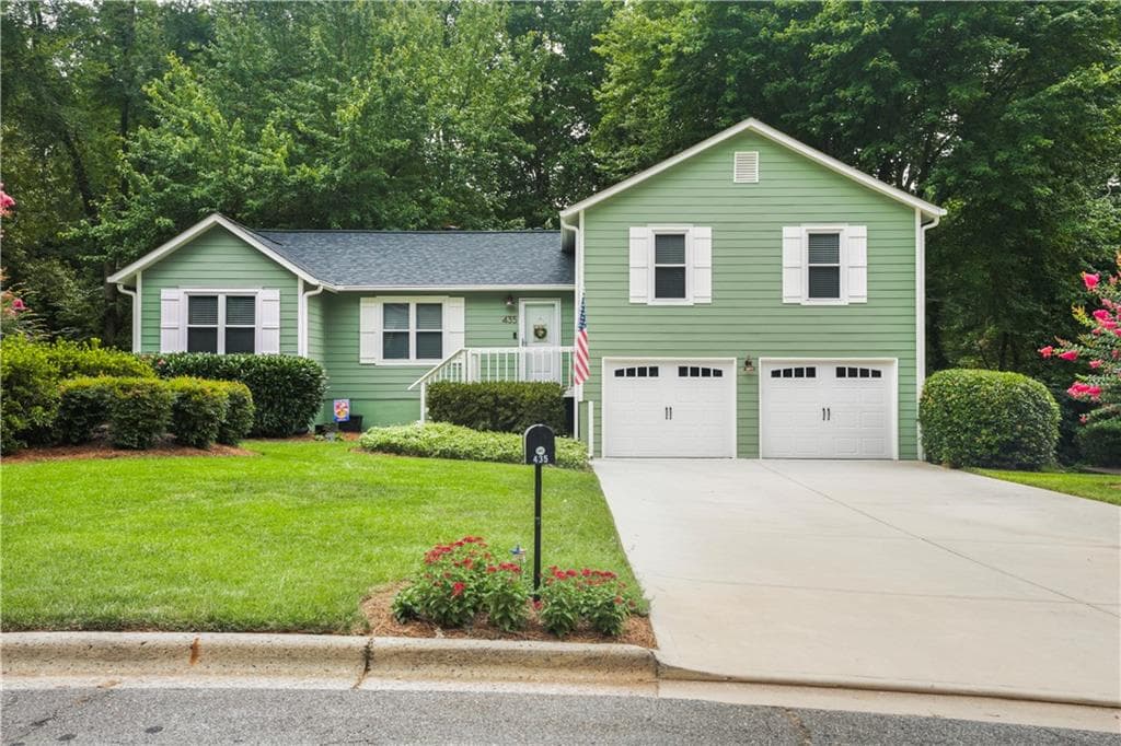 3 bedroom, 2 bathroom, 1,808 sq ft single family residence under contract at 435 Tyson Circle, Roswell, GA 30076 — photo 3