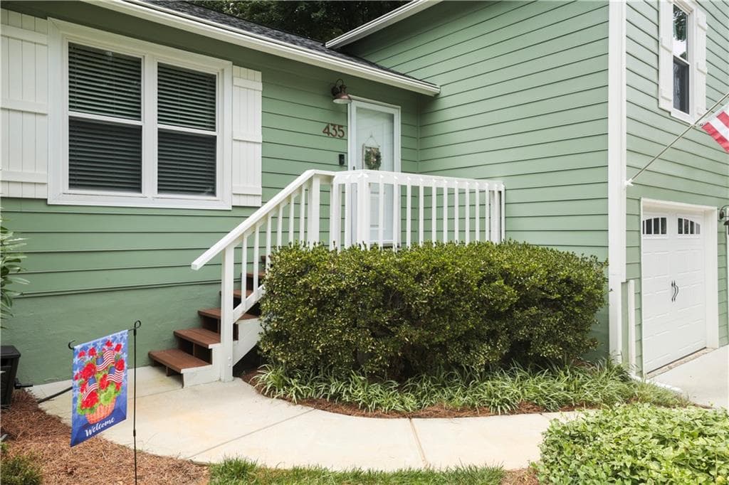 3 bedroom, 2 bathroom, 1,808 sq ft single family residence under contract at 435 Tyson Circle, Roswell, GA 30076 — photo 4