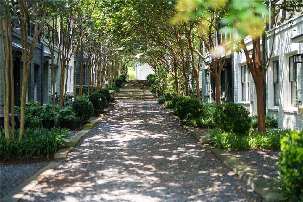 3 bedroom, 4 bathroom, 1,789 sq ft townhouse for sale at 773 Winton Way, Atlanta, GA 30312 — photo 2