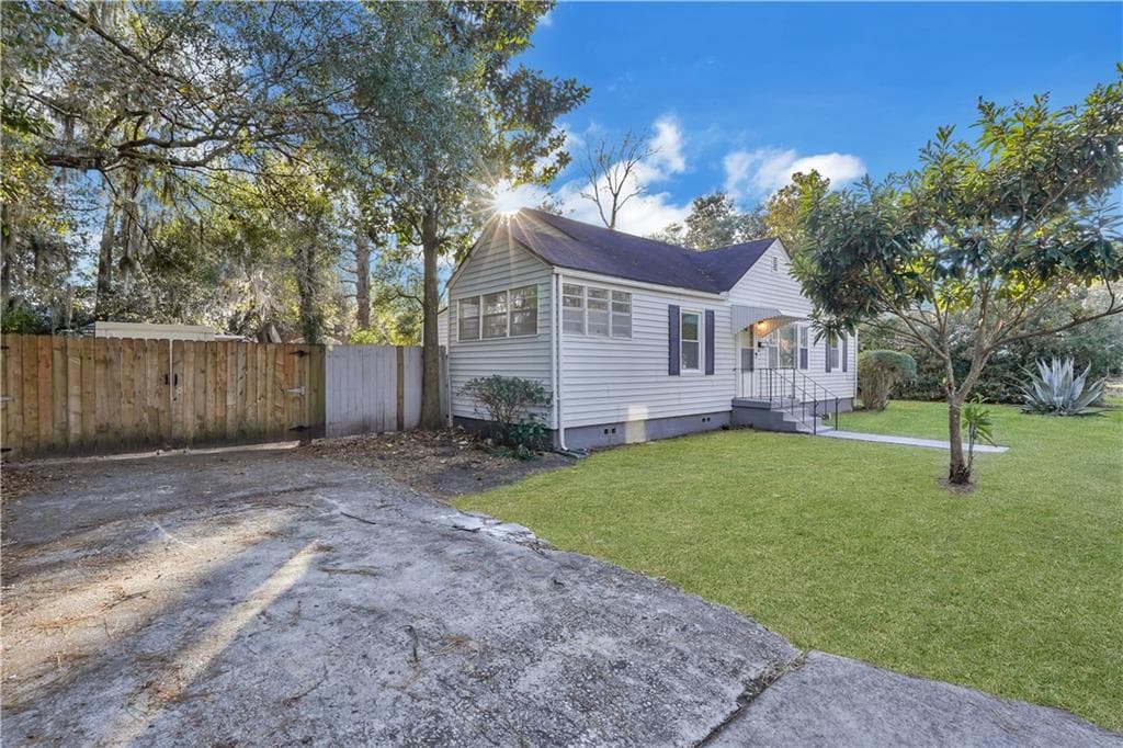 3 bedroom, 1 bathroom, 1,044 sq ft single family residence for sale at 2205 Texas Avenue, Savannah, GA 31404 — photo 2
