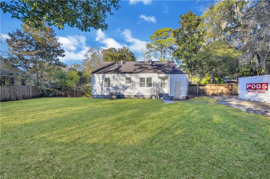 3 bedroom, 1 bathroom, 1,044 sq ft single family residence for sale at 2205 Texas Avenue, Savannah, GA 31404 — photo 4