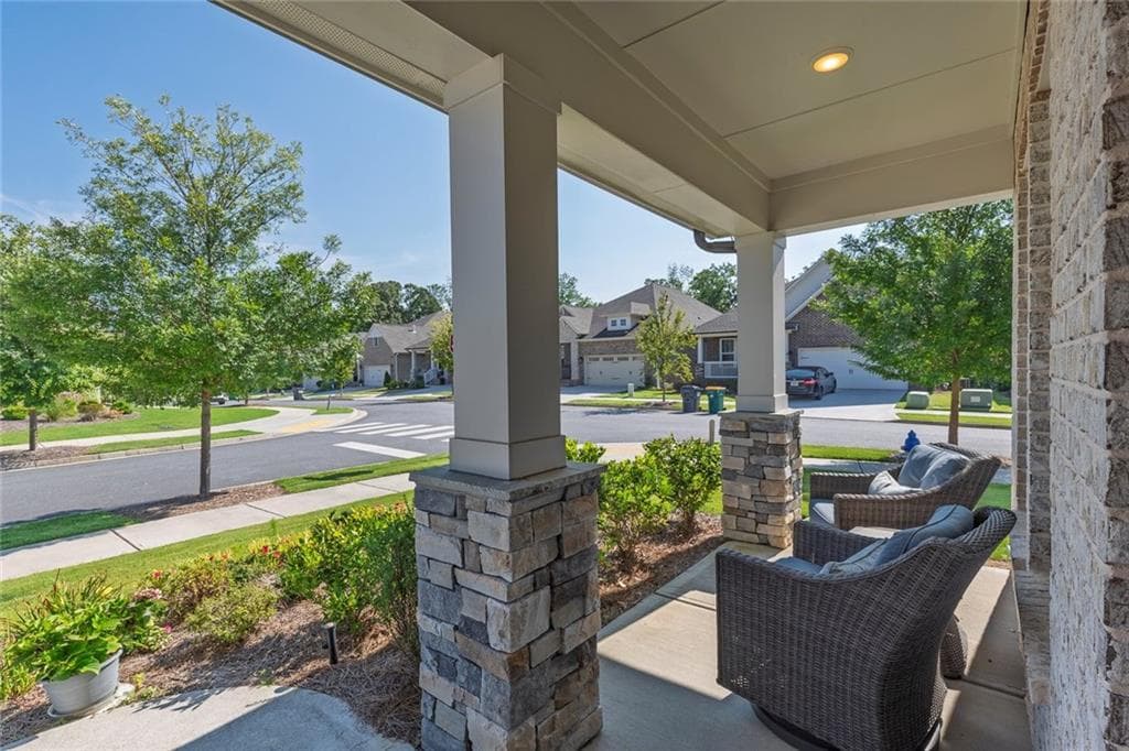 2 bedroom, 2 bathroom, 1,978 sq ft single family residence under contract at 616 Grassmeade Lane, Woodstock, GA 30188 — photo 2