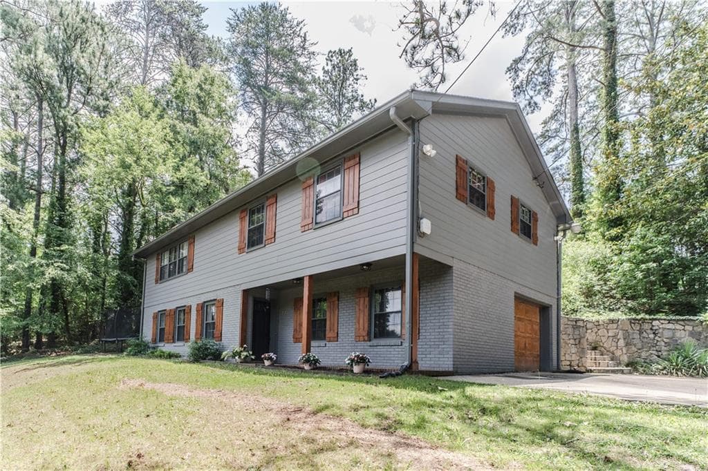 5 bedroom, 3 bathroom, 2,109 sq ft single family residence for rent at 302 E Valley Road, Rome, GA 30161 for $2,100 a month — photo 2