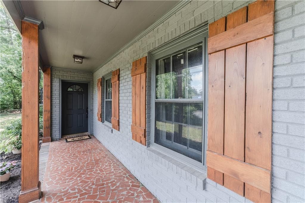 5 bedroom, 3 bathroom, 2,109 sq ft single family residence for rent at 302 E Valley Road, Rome, GA 30161 for $2,100 a month — photo 3