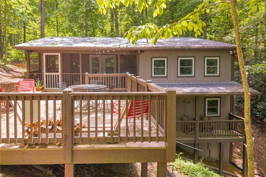 2 bedroom, 2 bathroom single family residence for rent at 185 Pope Dickson Lane, Clarkesville, GA 30523 for $2,400 a month — photo 5