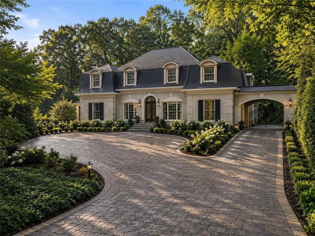 4 bedroom, 4 bathroom, 5,375 sq ft single family residence for sale at 885 Glenwood Drive, Gainesville, GA 30501 — photo 5