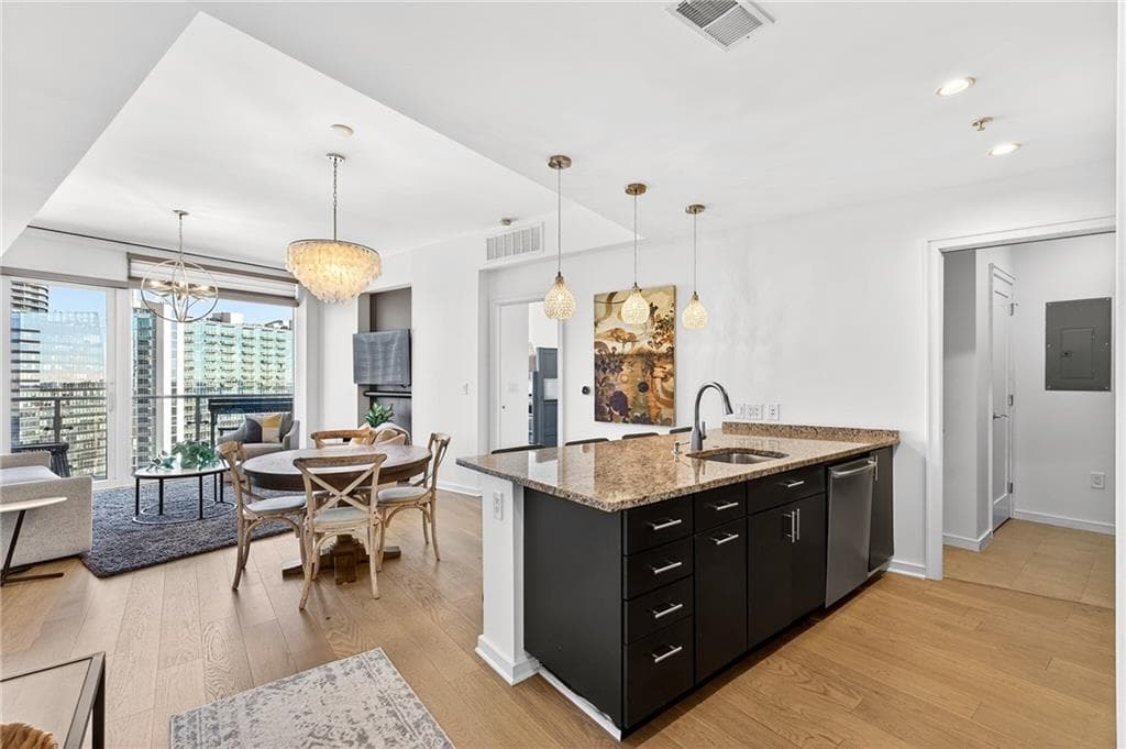 2 bedroom, 2 bathroom, 1,262 sq ft condominium for sale at 3325 Piedmont Road 2407, Atlanta, GA 30305 — photo 2