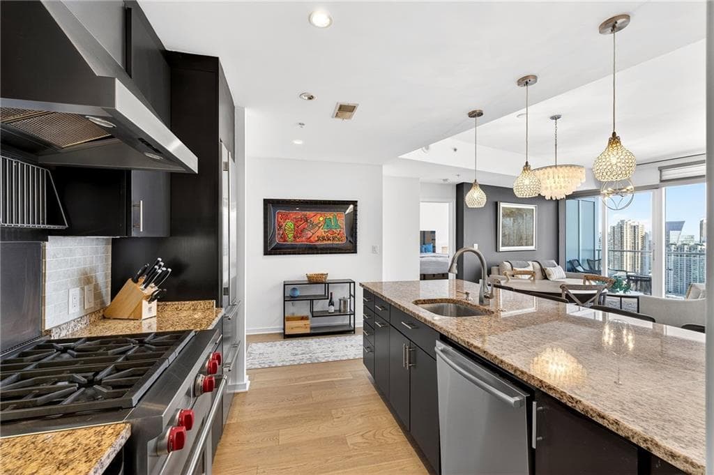 2 bedroom, 2 bathroom, 1,262 sq ft condominium for sale at 3325 Piedmont Road 2407, Atlanta, GA 30305 — photo 4