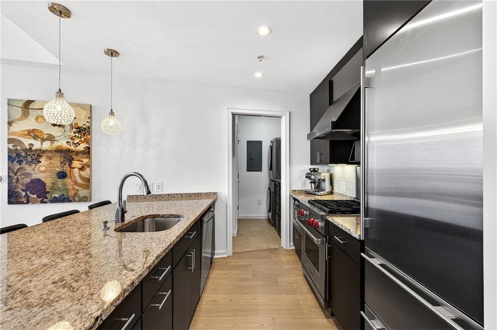 2 bedroom, 2 bathroom, 1,262 sq ft condominium for sale at 3325 Piedmont Road 2407, Atlanta, GA 30305 — photo 5
