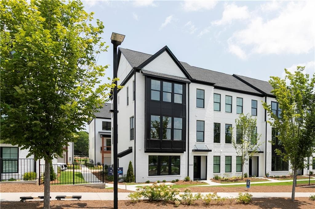 3 bedroom, 4 bathroom, 2,700 sq ft townhouse under contract at 5008 Hartwell Place, Alpharetta, GA 30009 — photo 2