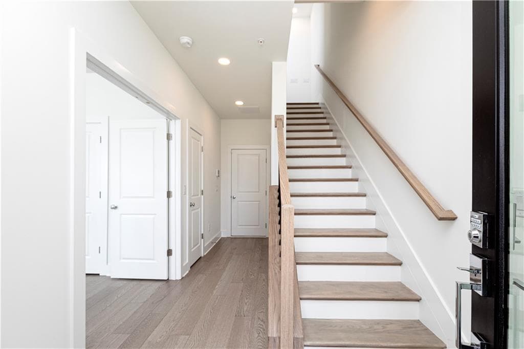 3 bedroom, 4 bathroom, 2,700 sq ft townhouse under contract at 5008 Hartwell Place, Alpharetta, GA 30009 — photo 3