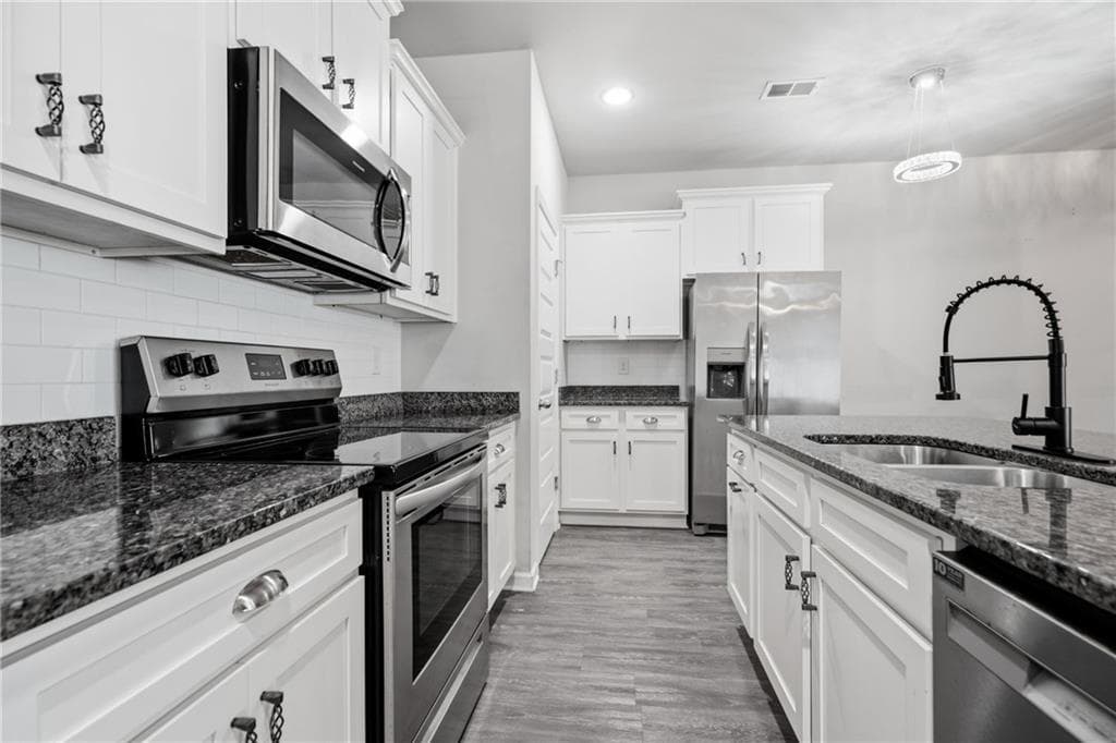 5 bedroom, 3 bathroom, 2,062 sq ft single family residence for sale at 145 Hunts Mill Circle, Griffin, GA 30224 — photo 2