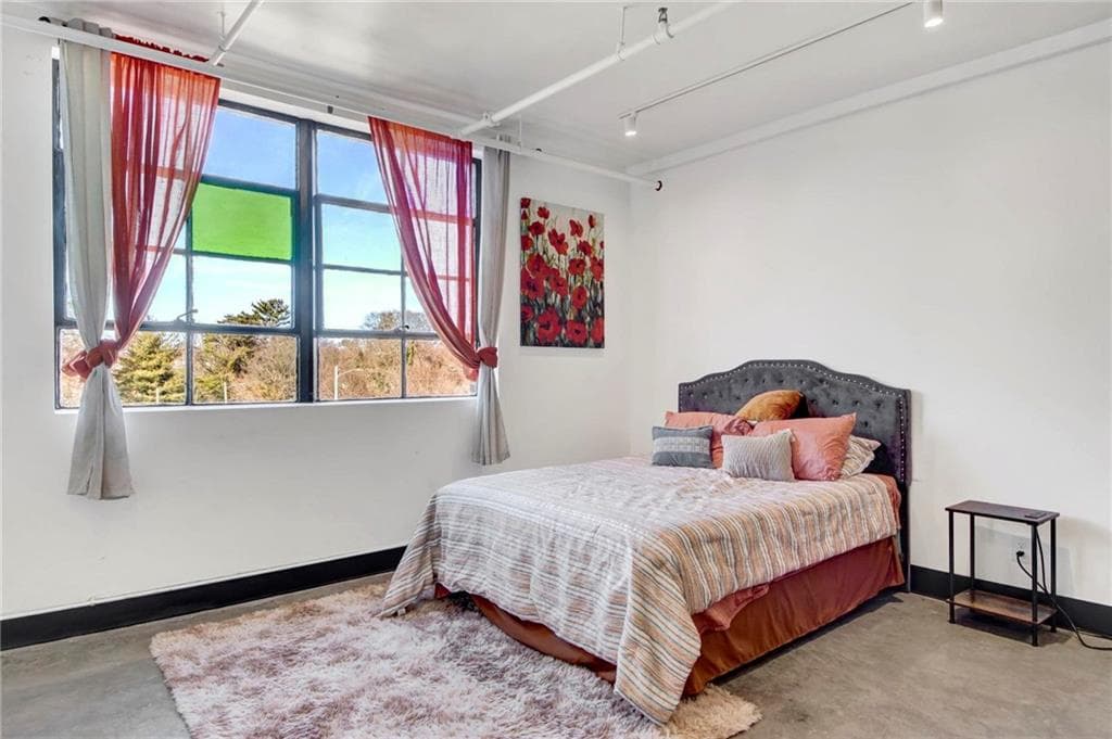 1 bedroom, 1 bathroom, 587 sq ft condominium for sale at 1805 Harvard Avenue 305, College Park, GA 30337 — photo 10