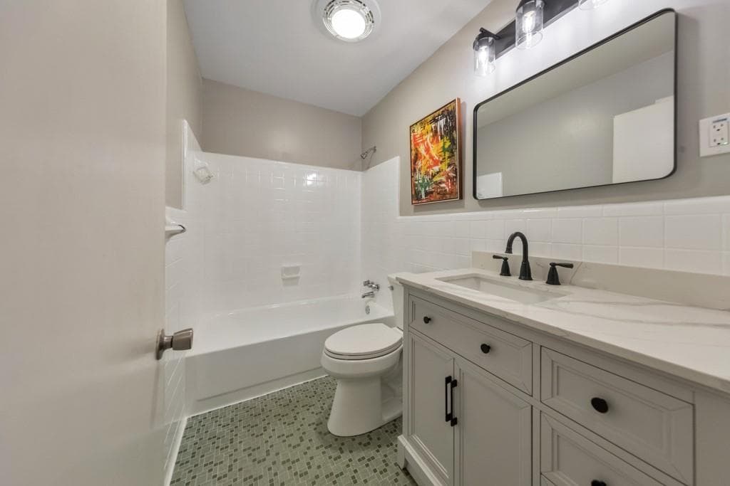 2 bedroom, 1 bathroom, 1,075 sq ft condominium for sale at 1111 Clairemont Avenue N3, Decatur, GA 30030 — photo 5