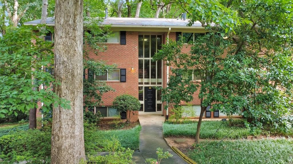 2 bedroom, 1 bathroom, 1,075 sq ft condominium for sale at 1111 Clairemont Avenue N3, Decatur, GA 30030 — photo 6