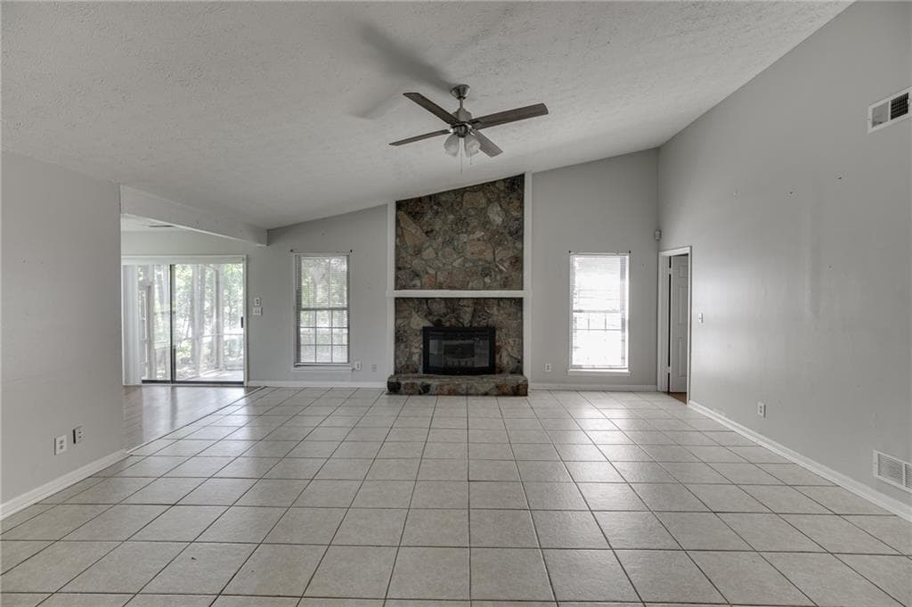 3 bedroom, 2 bathroom, 1,800 sq ft single family residence for sale at 900 Pawnee Place, Lilburn, GA 30047 — photo 4