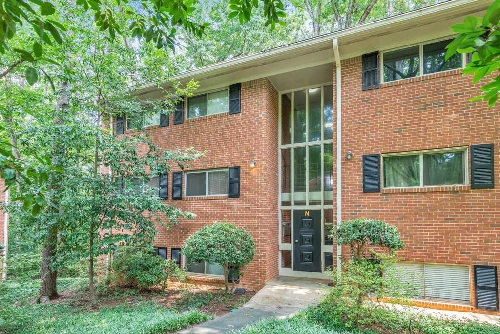 2 bedroom, 1 bathroom, 1,075 sq ft condominium for sale at 1111 Clairemont Avenue N3, Decatur, GA 30030 — photo 7
